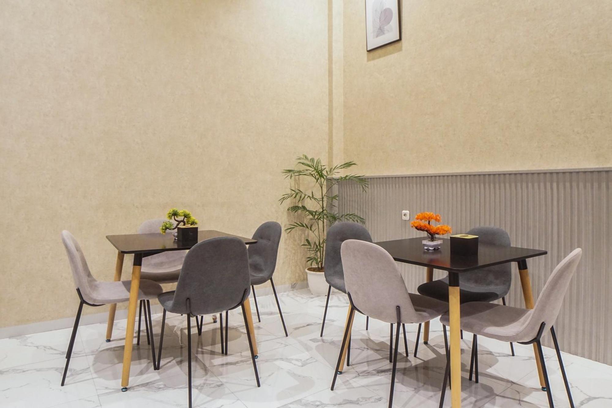 Super Oyo Capital O 92066 Papakoel Hotel & Cafe 메단 외부 사진