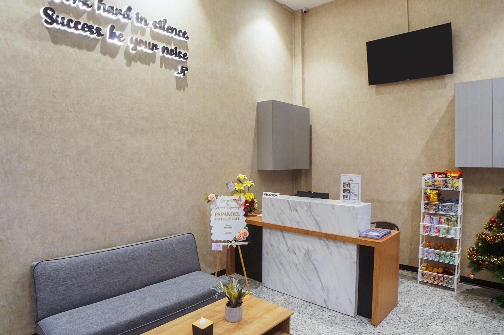 Super Oyo Capital O 92066 Papakoel Hotel & Cafe 메단 외부 사진